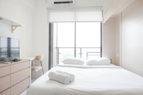 Warm and Cozy Stay Studio at Sky House BSD Apartment By Travelio